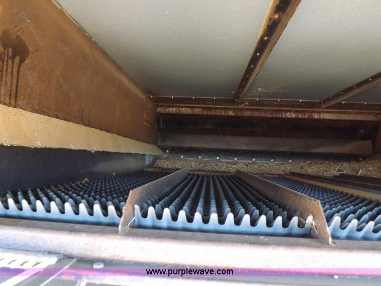 image for item I9043 1990 Gleaner R60 combine