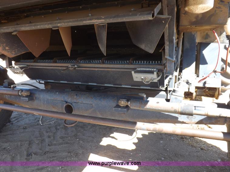 image for item I9043 1990 Gleaner R60 combine