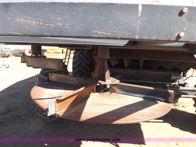 image for item I9043 1990 Gleaner R60 combine