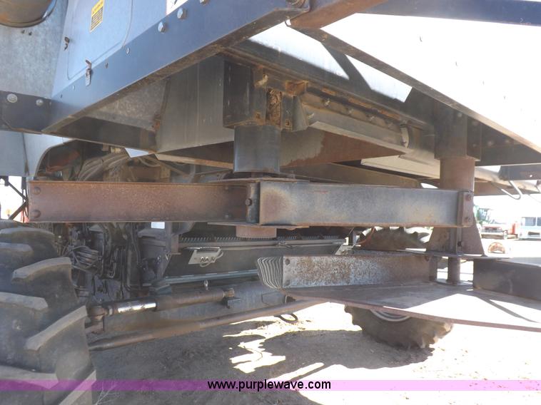 image for item I9043 1990 Gleaner R60 combine