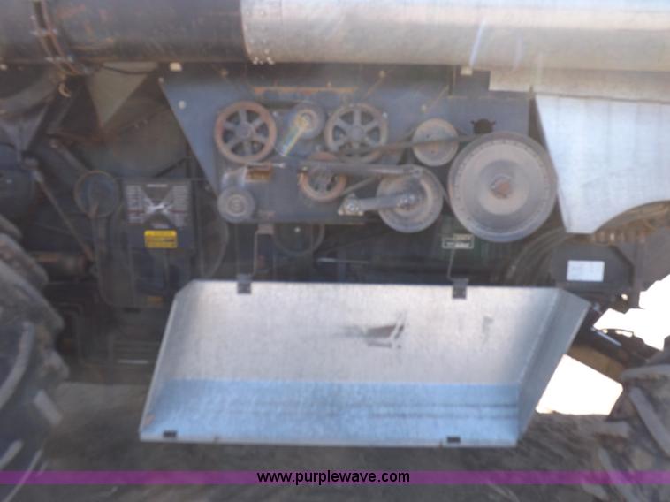 image for item I9043 1990 Gleaner R60 combine