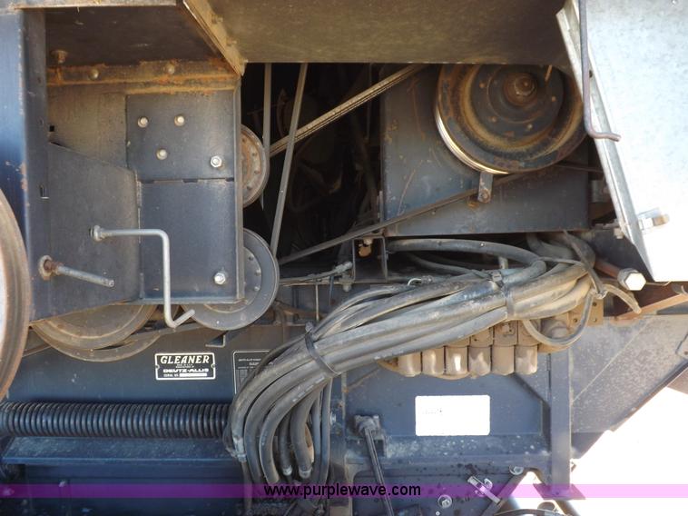 image for item I9043 1990 Gleaner R60 combine