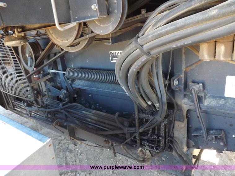 image for item I9043 1990 Gleaner R60 combine