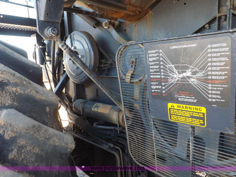 image for item I9043 1990 Gleaner R60 combine