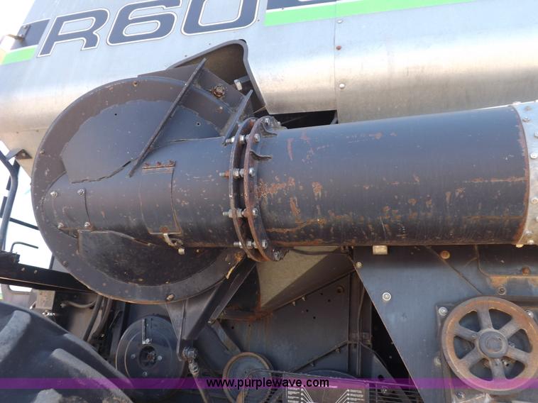 image for item I9043 1990 Gleaner R60 combine