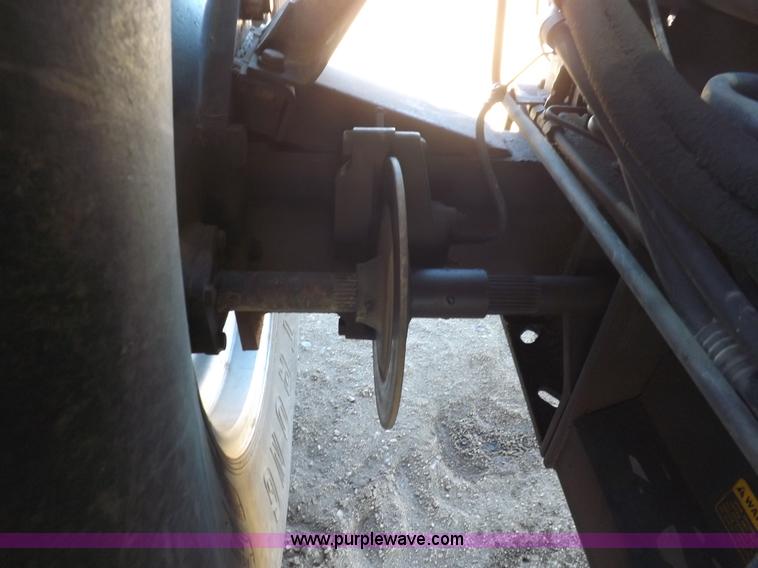 image for item I9043 1990 Gleaner R60 combine