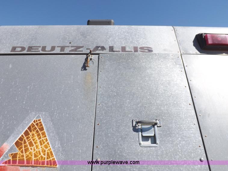 image for item I9043 1990 Gleaner R60 combine