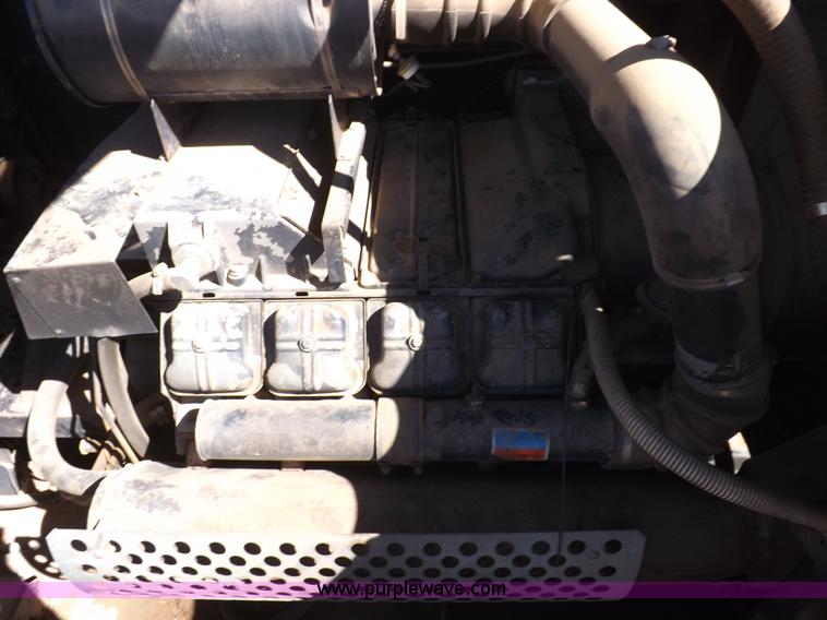 image for item I9043 1990 Gleaner R60 combine