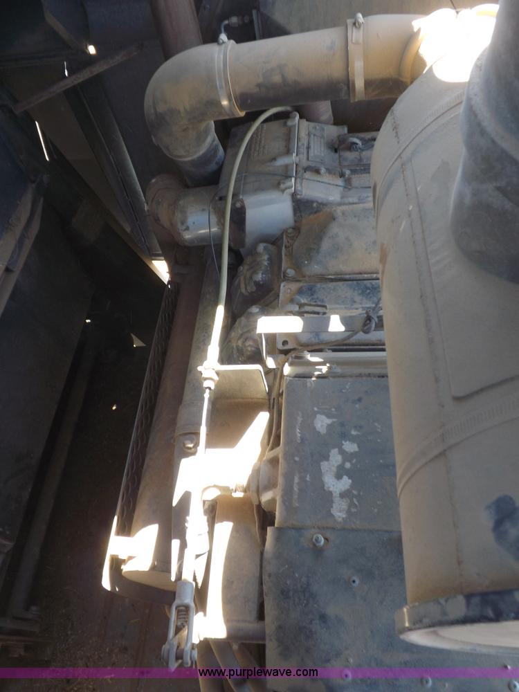 image for item I9043 1990 Gleaner R60 combine