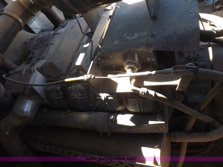 image for item I9043 1990 Gleaner R60 combine