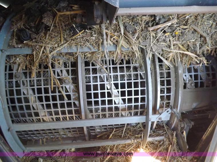 image for item I9043 1990 Gleaner R60 combine