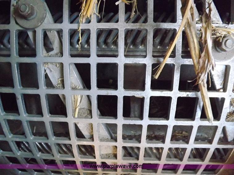 image for item I9043 1990 Gleaner R60 combine