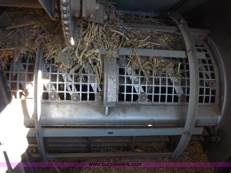 image for item I9043 1990 Gleaner R60 combine