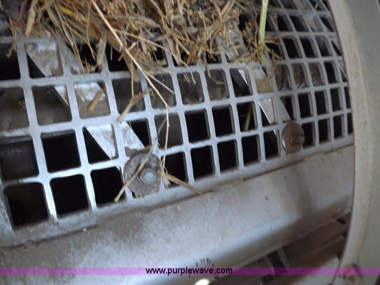 image for item I9043 1990 Gleaner R60 combine