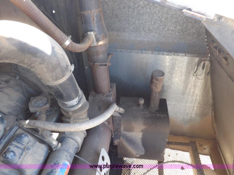 image for item I9043 1990 Gleaner R60 combine