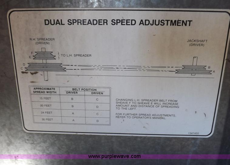 image for item I9043 1990 Gleaner R60 combine
