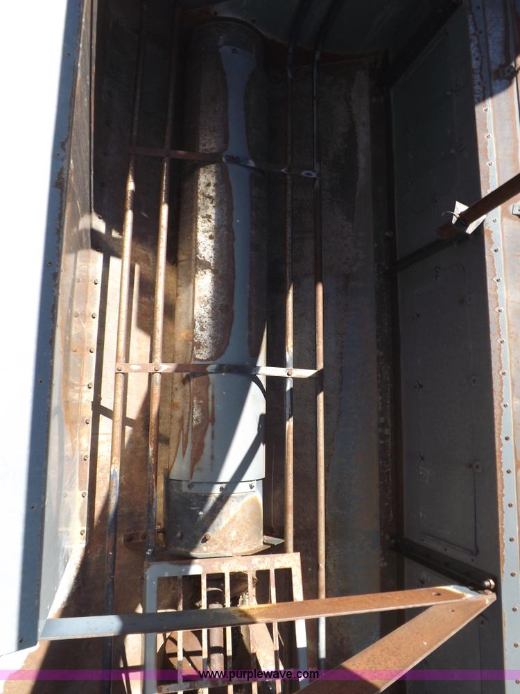 image for item I9043 1990 Gleaner R60 combine