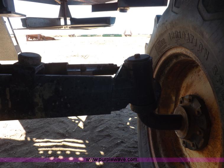 image for item I9043 1990 Gleaner R60 combine