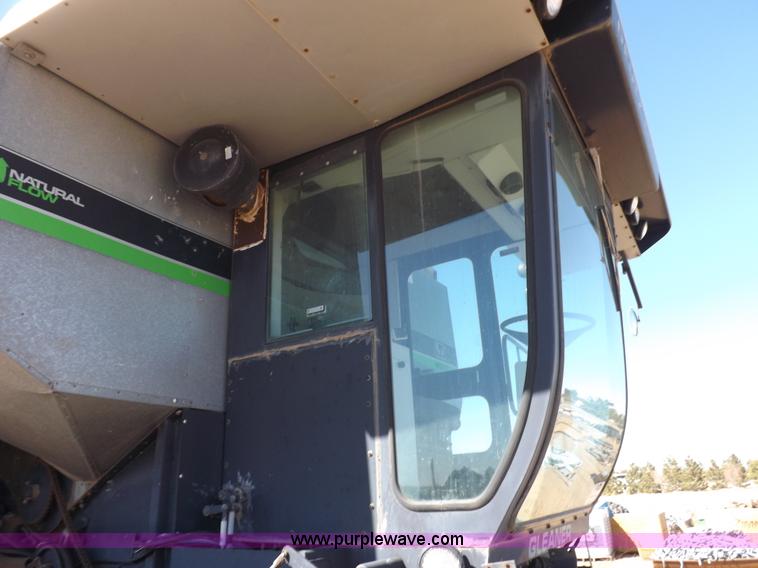 image for item I9043 1990 Gleaner R60 combine