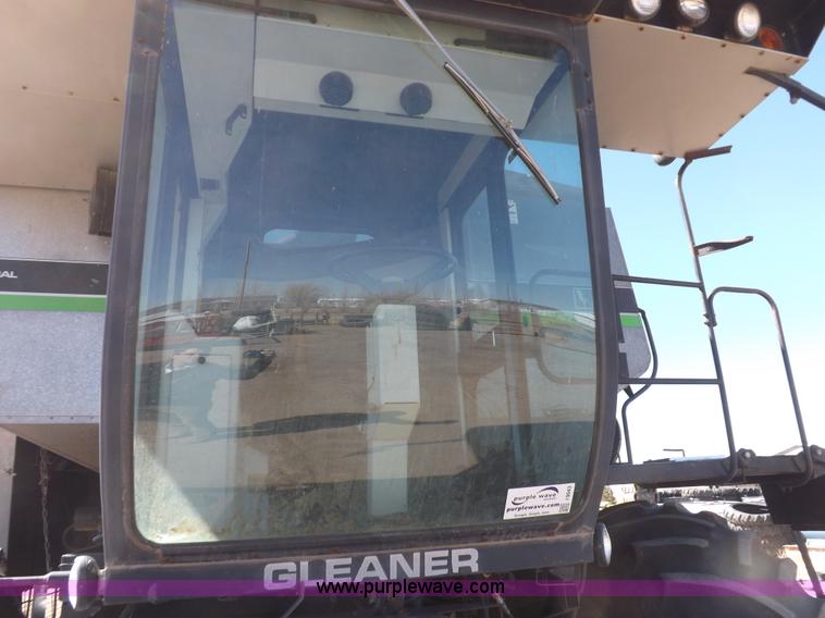 image for item I9043 1990 Gleaner R60 combine