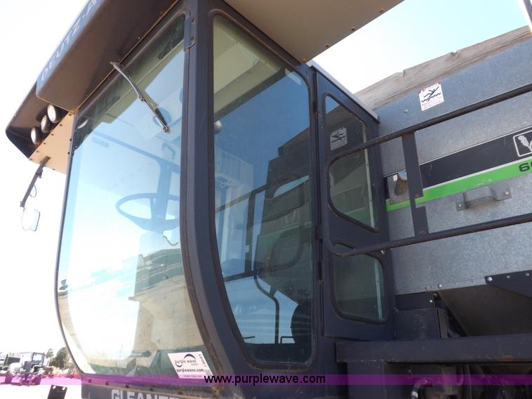 image for item I9043 1990 Gleaner R60 combine