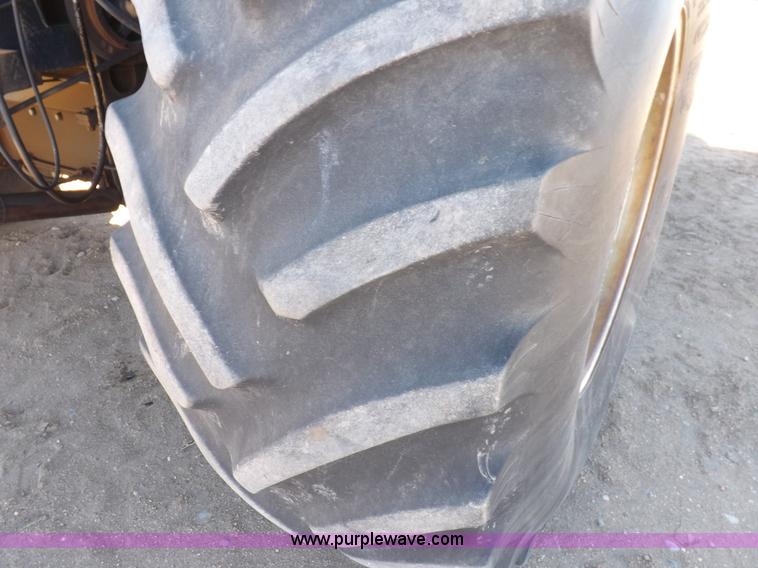 image for item I9043 1990 Gleaner R60 combine