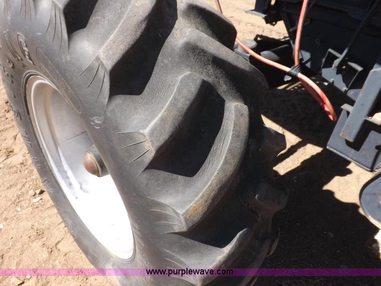 image for item I9043 1990 Gleaner R60 combine