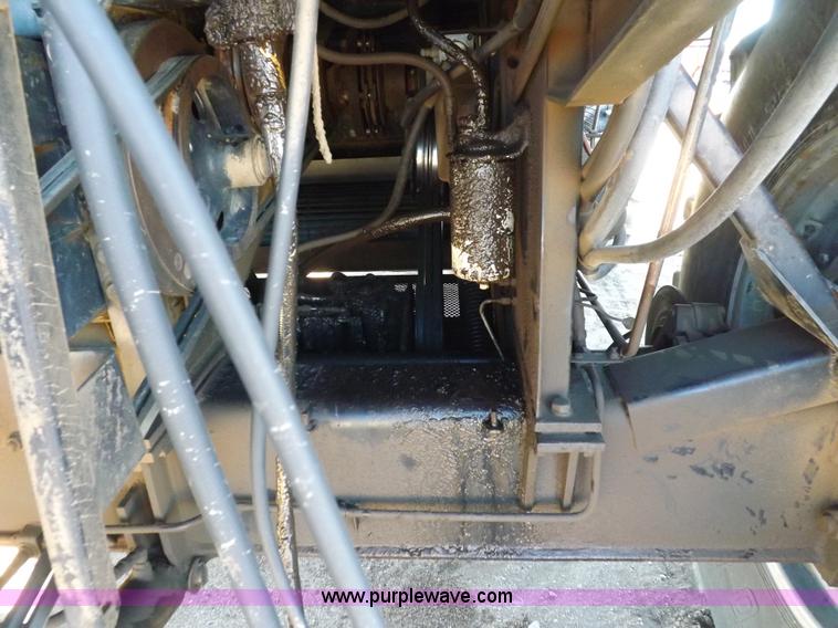 image for item I9043 1990 Gleaner R60 combine