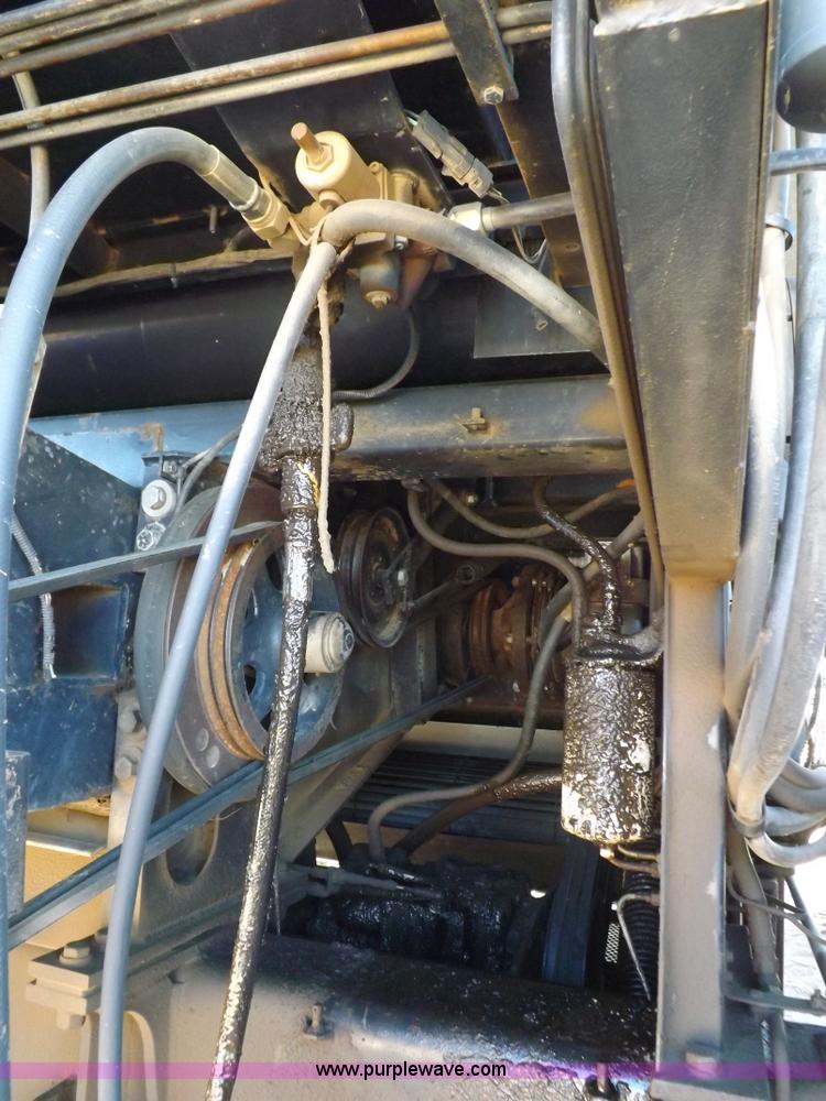 image for item I9043 1990 Gleaner R60 combine