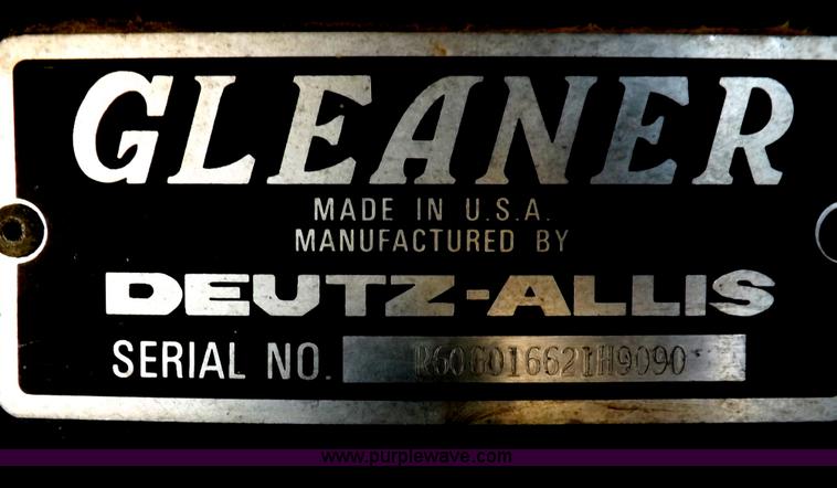 image for item I9043 1990 Gleaner R60 combine