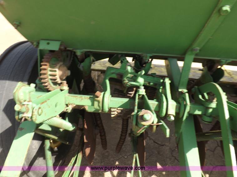 image for item I9044 (3) John Deere  drills