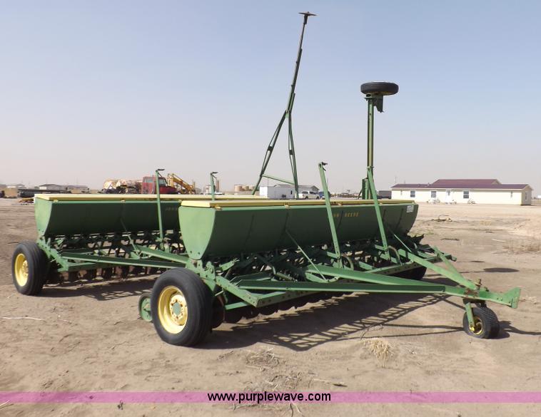 image for item I9045 (2) John Deere E0DRB drills