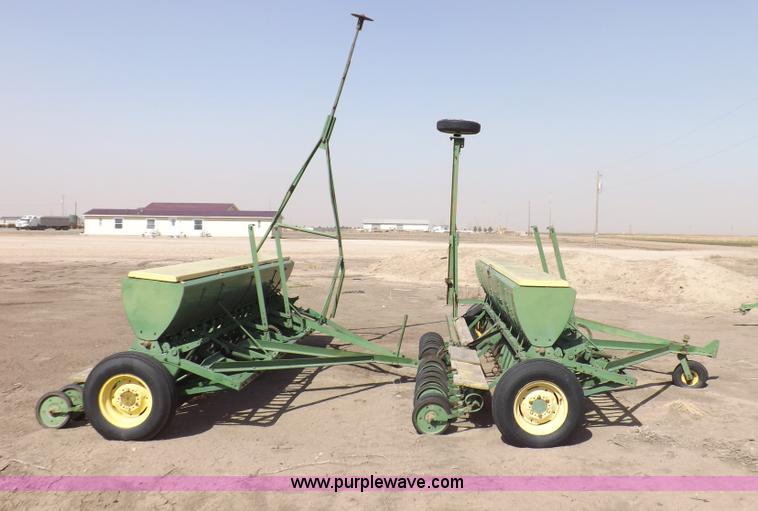 image for item I9045 (2) John Deere E0DRB drills