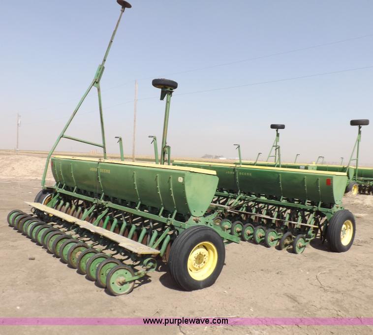 image for item I9045 (2) John Deere E0DRB drills