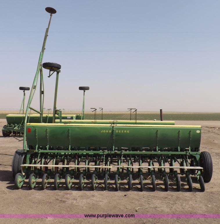 image for item I9045 (2) John Deere E0DRB drills