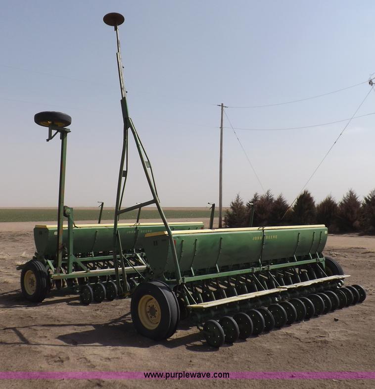 image for item I9045 (2) John Deere E0DRB drills