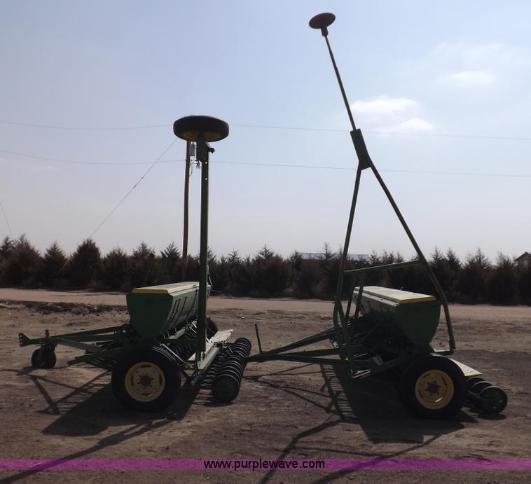 image for item I9045 (2) John Deere E0DRB drills