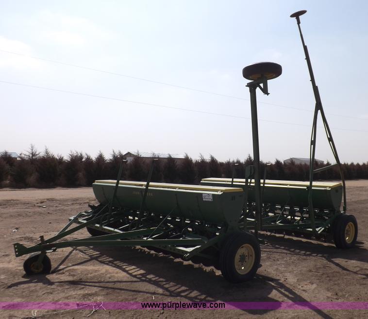 image for item I9045 (2) John Deere E0DRB drills