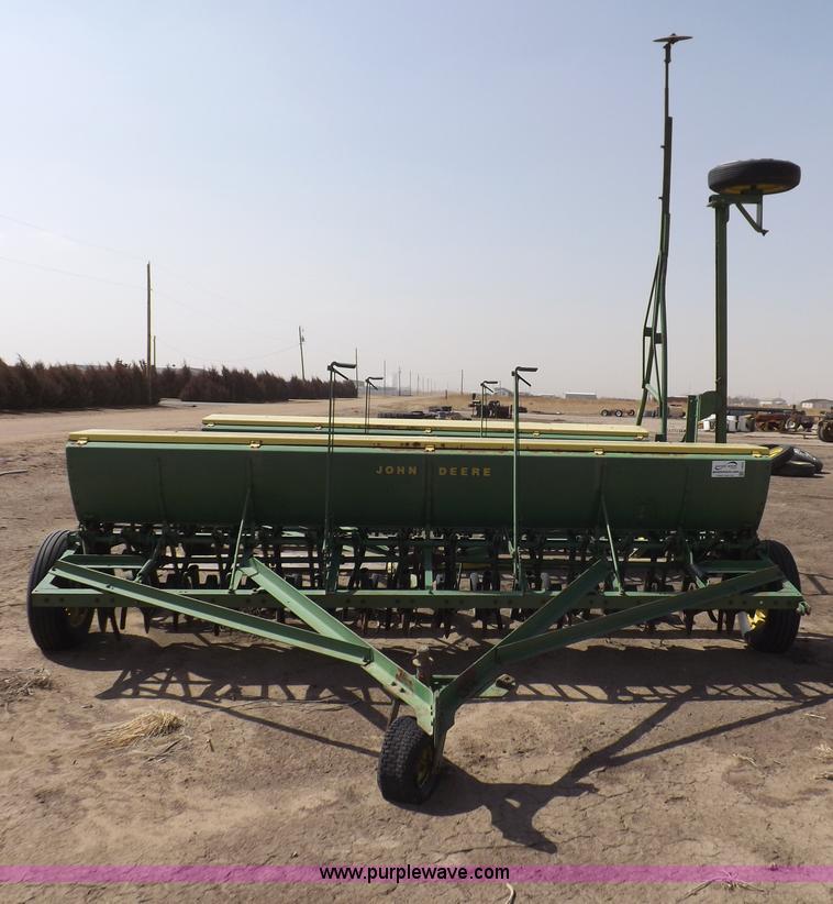 image for item I9045 (2) John Deere E0DRB drills