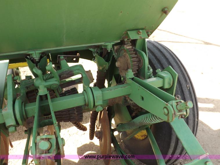 image for item I9045 (2) John Deere E0DRB drills
