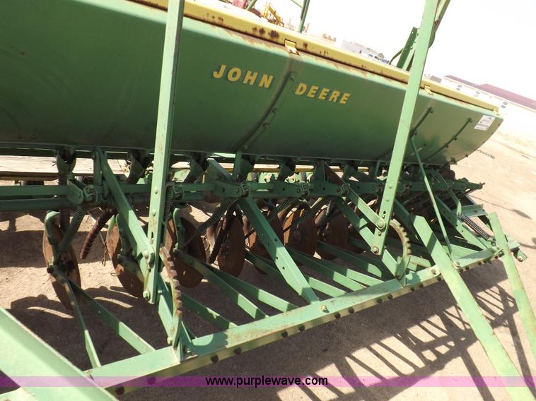 image for item I9045 (2) John Deere E0DRB drills