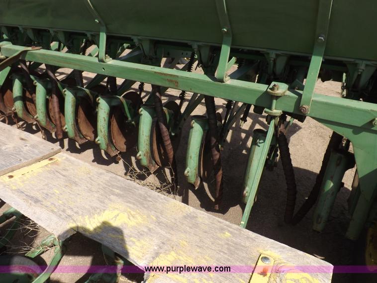 image for item I9045 (2) John Deere E0DRB drills