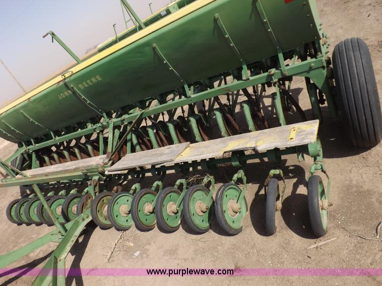 image for item I9045 (2) John Deere E0DRB drills