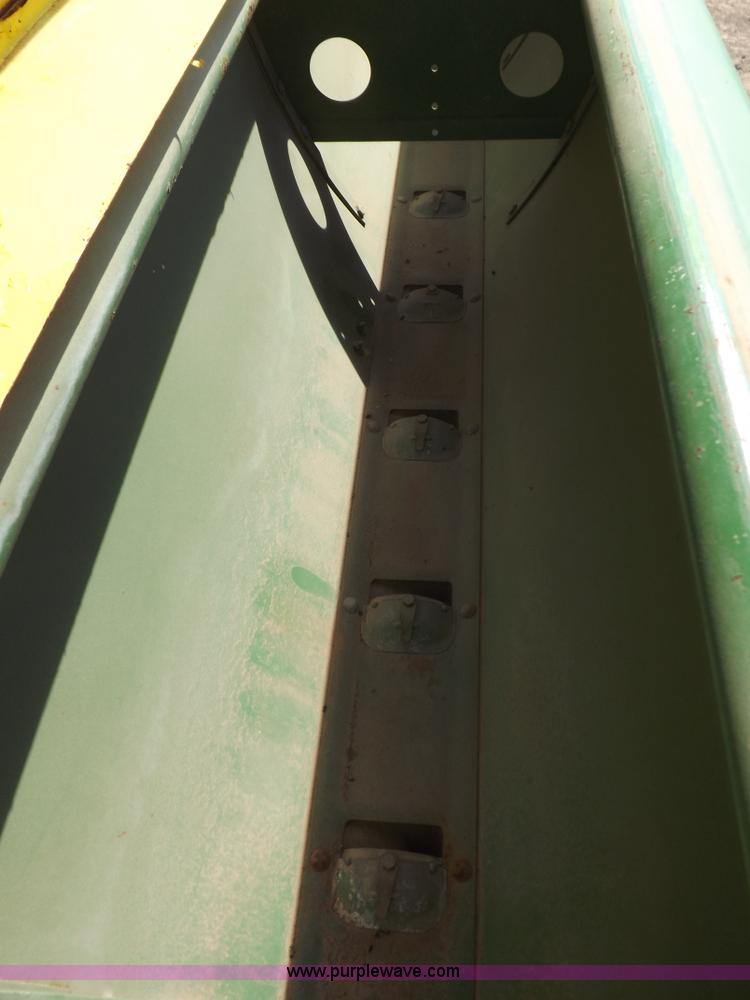 image for item I9045 (2) John Deere E0DRB drills