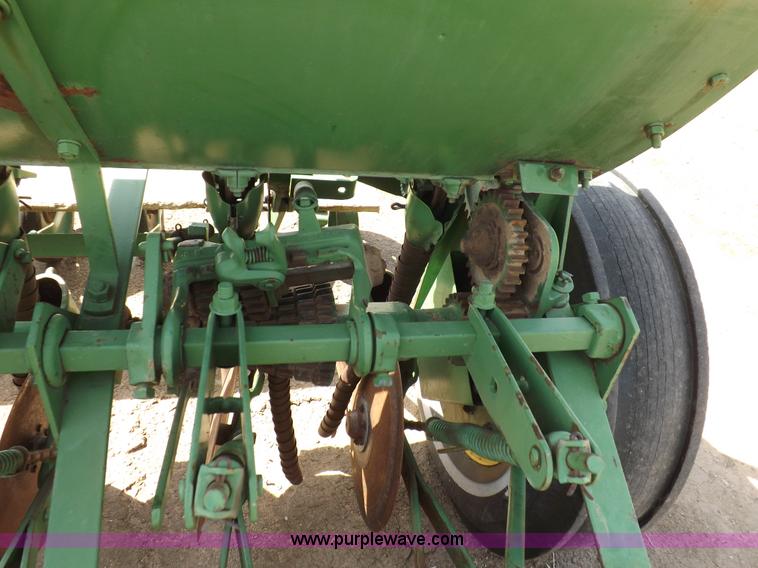 image for item I9045 (2) John Deere E0DRB drills