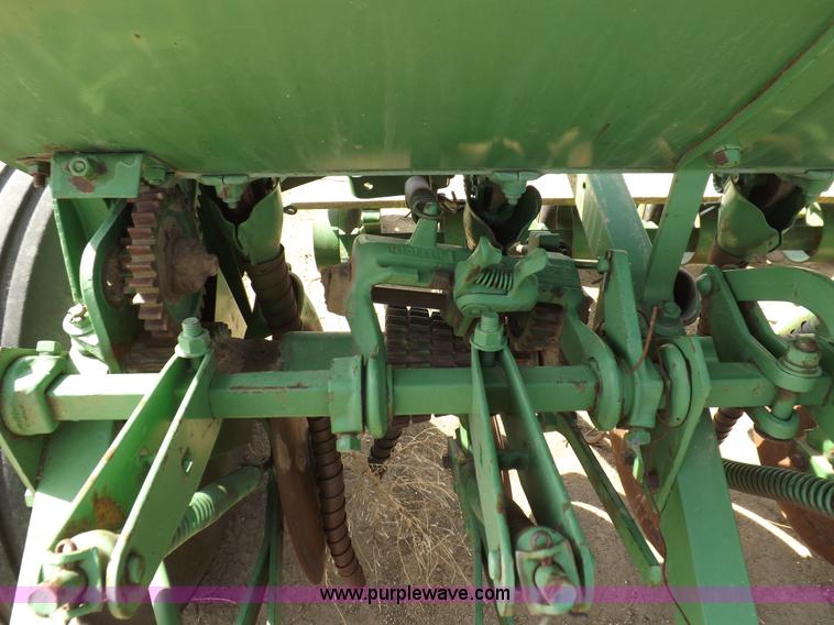 image for item I9045 (2) John Deere E0DRB drills