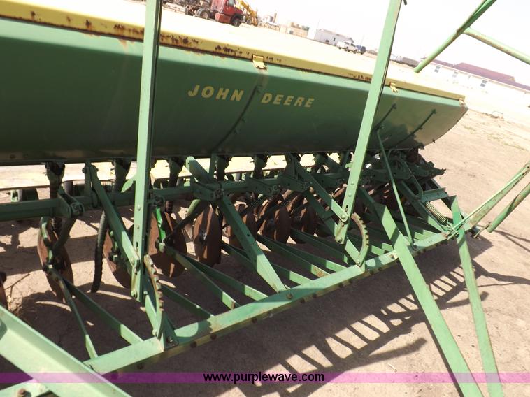 image for item I9045 (2) John Deere E0DRB drills