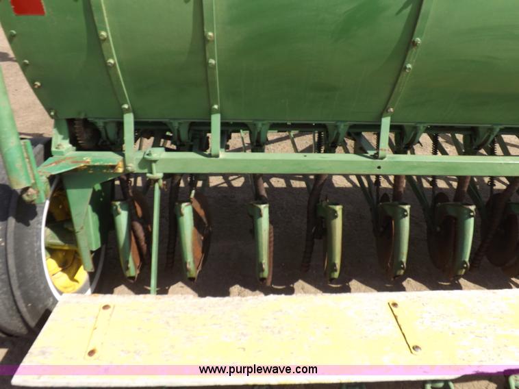 image for item I9045 (2) John Deere E0DRB drills