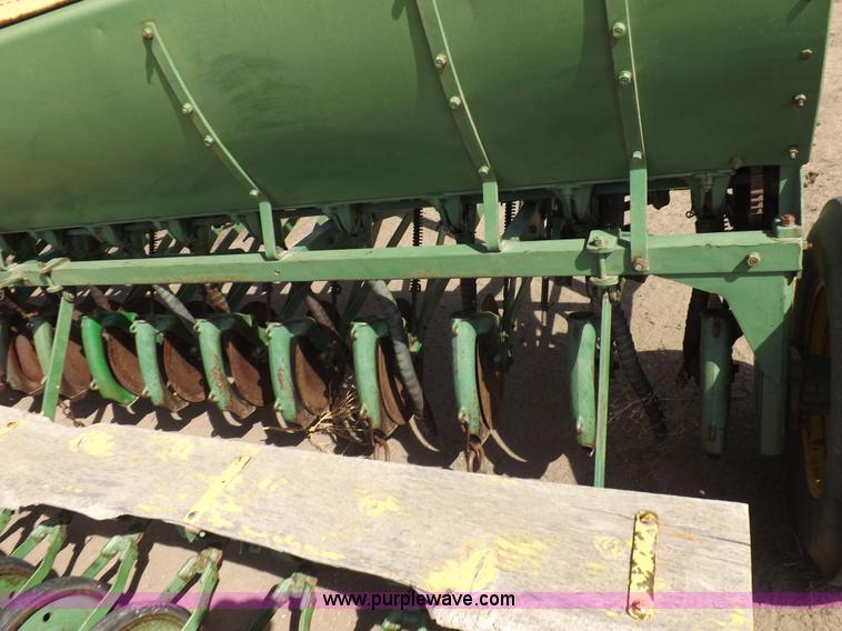 image for item I9045 (2) John Deere E0DRB drills