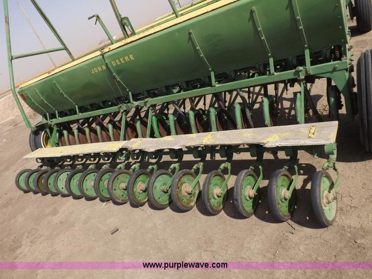 image for item I9045 (2) John Deere E0DRB drills